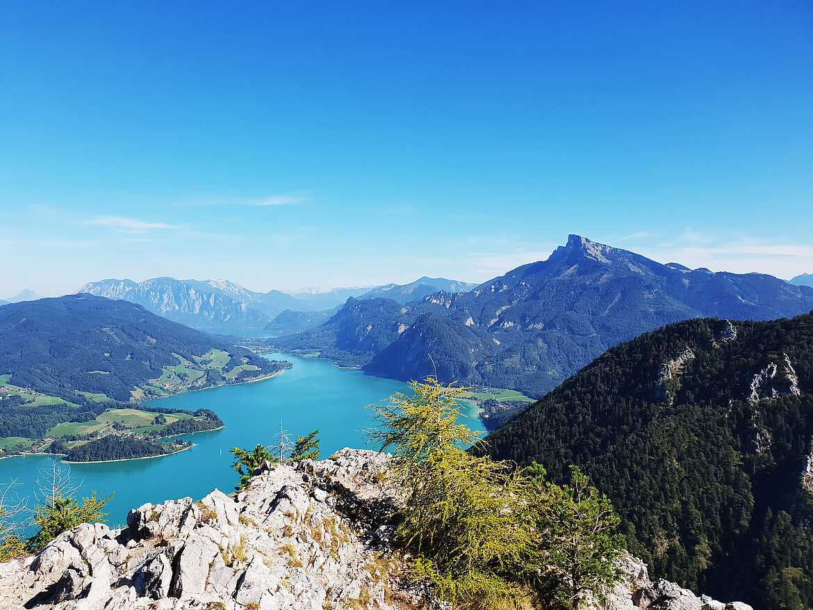Ausblick von Drachenwand auf Schafberg und den Mondsee