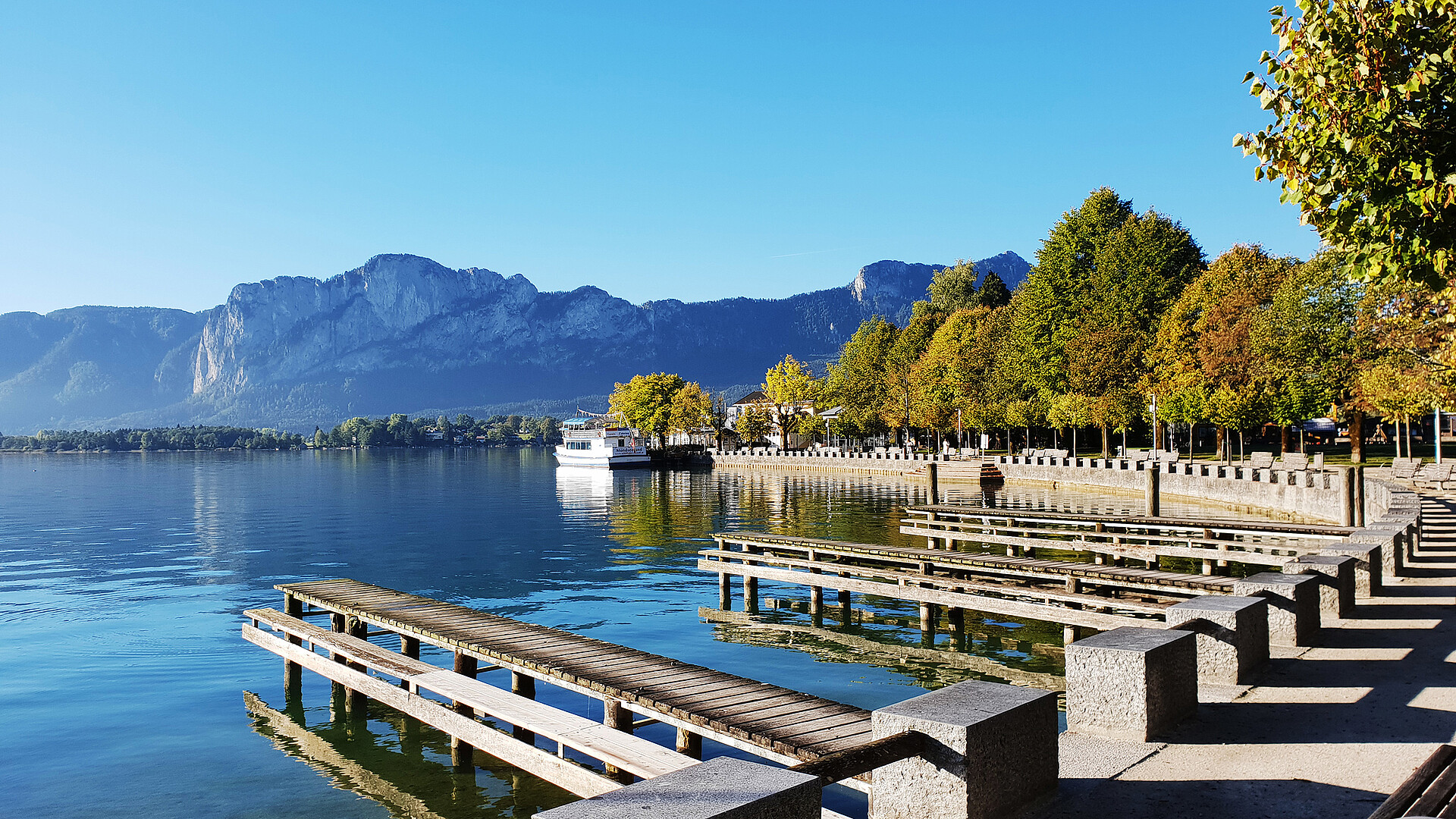 Mondsee Promenade im Herbst